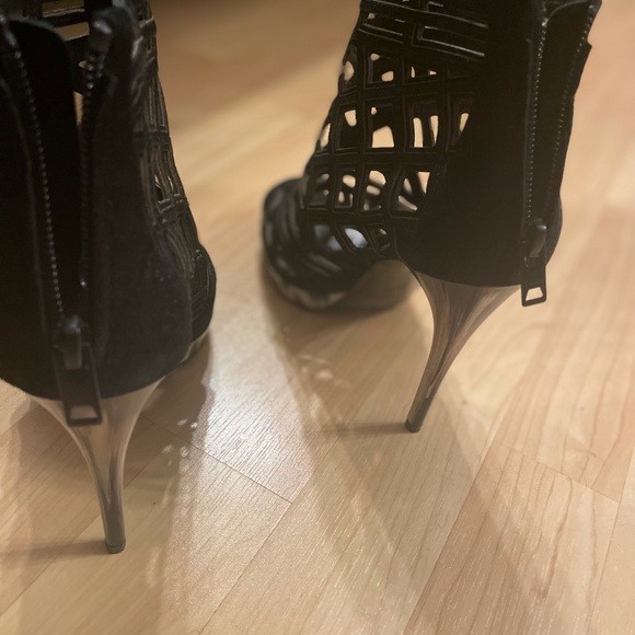 Burberry peak toe heels - Picture 4 of 11